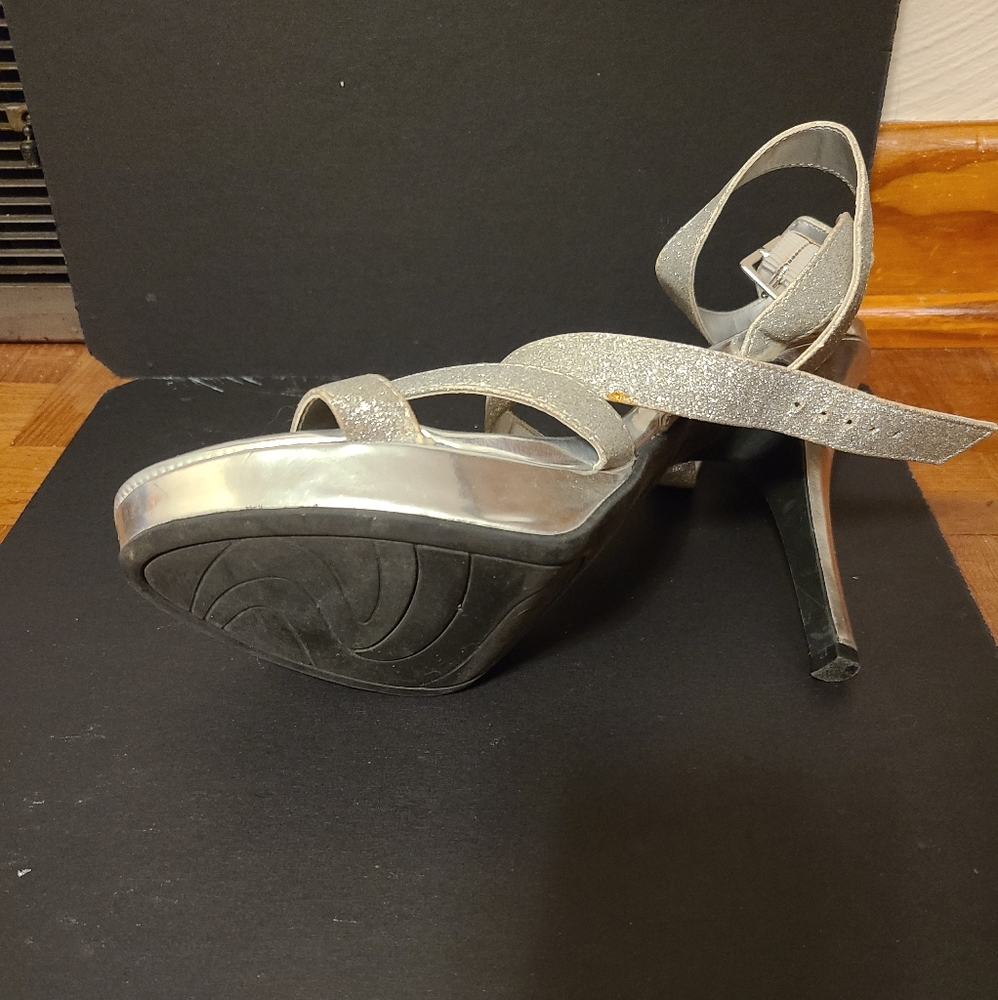 Pumps - Picture 5 of 6